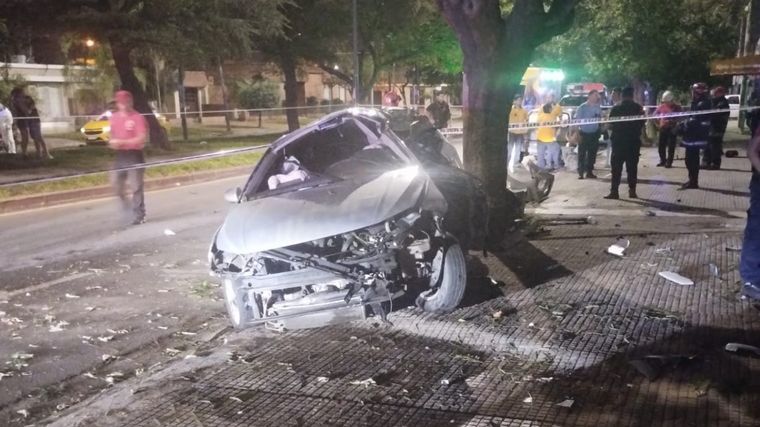 Violento Choque En C Rdoba Muri Una Joven Que Estrell Su Auto Contra