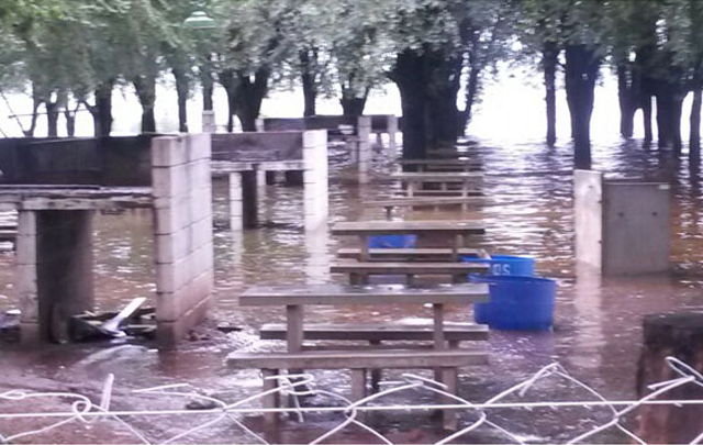 El descanso sobre la naturaleza en el borde de Krasnodar la pesca
