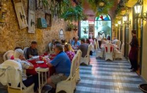 Las Paladares son lugares tradicionales de la isla.