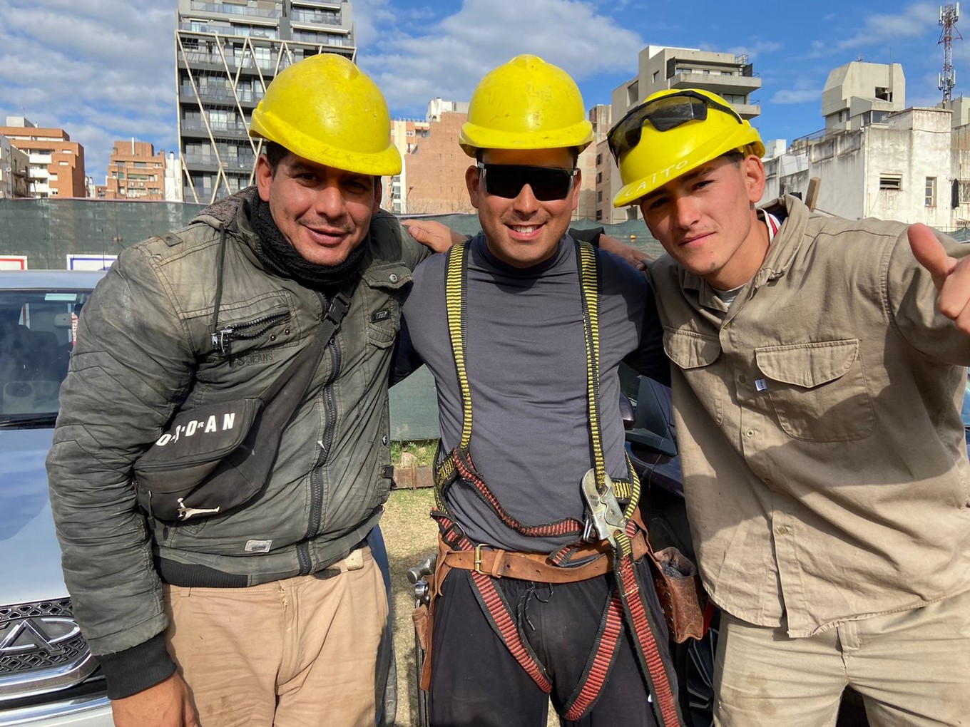 FOTO: Colorete llevó su peña a una obra de barrio Güemes junto a Los Trajinantes