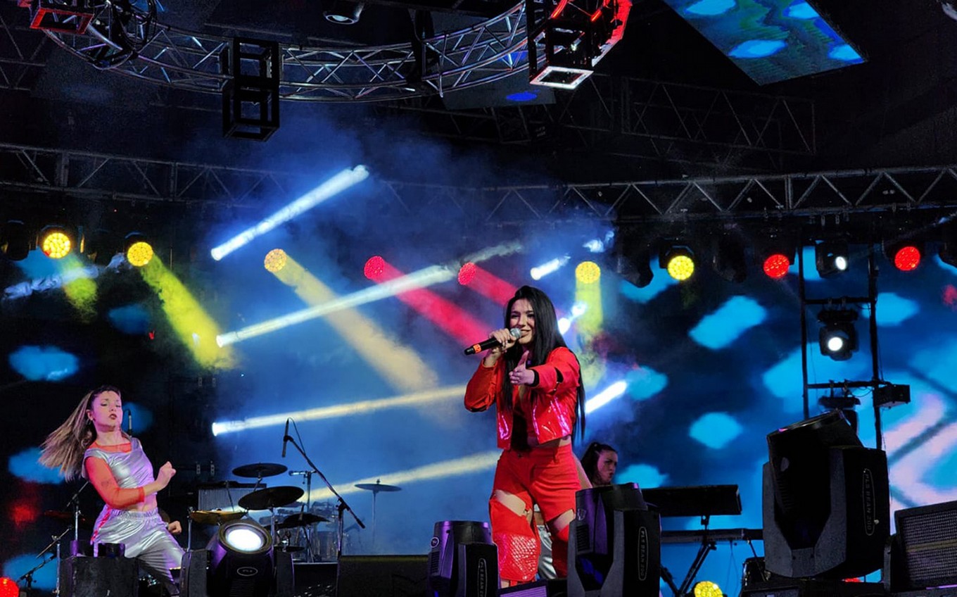 FOTO: Luz Paisio, la sorpresa de la ncohe con su show de apertura 