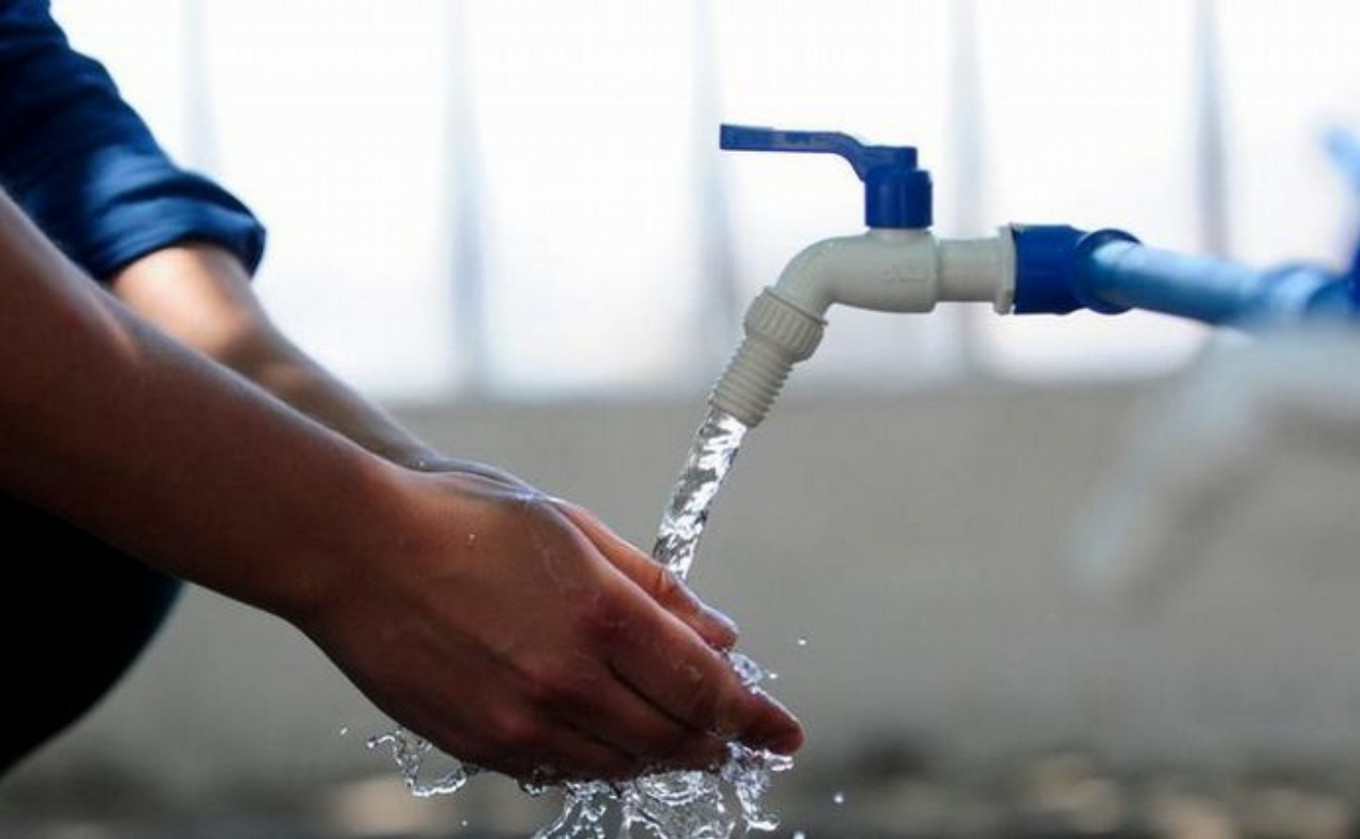 FOTO: Rotura de caño y gran desborde afecta el suministro de agua en el Gran Rosario.