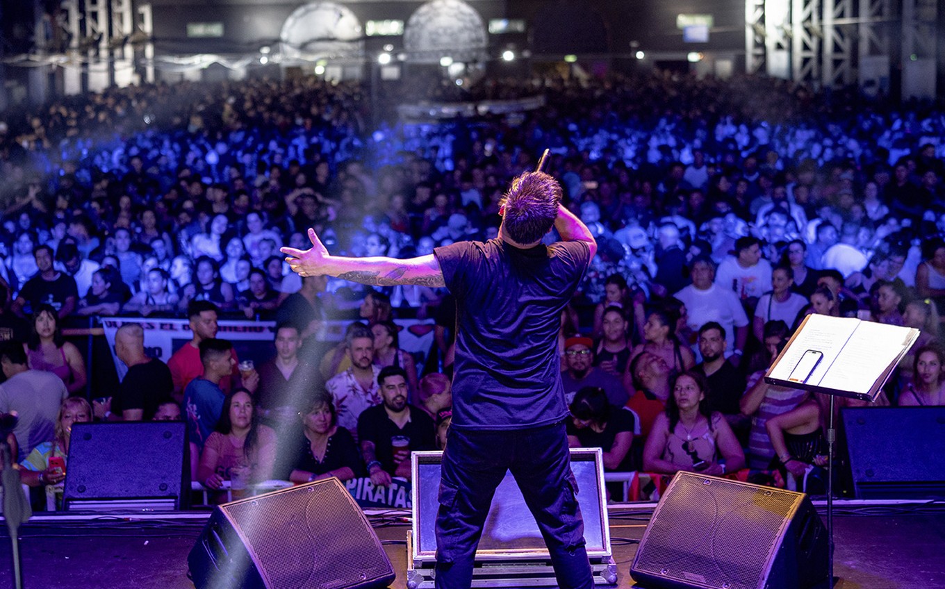 FOTO: Katriel brillo en la apertura del show de Ulises por sus 20 años en la Plaza 