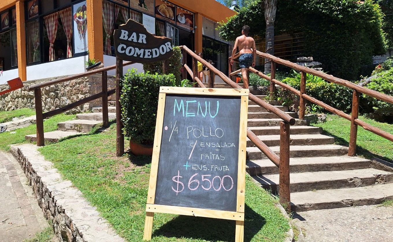 FOTO: Complejo Tala Huasi, un camping ideal para relajarse y disfrutar al lado del río.