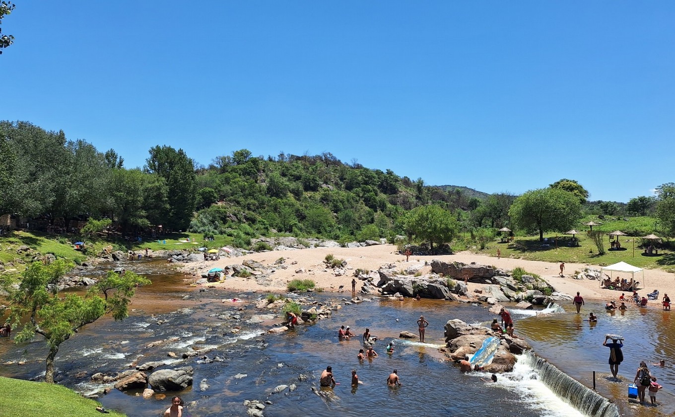 FOTO: Complejo Tala Huasi, un camping ideal para relajarse y disfrutar al lado del río.