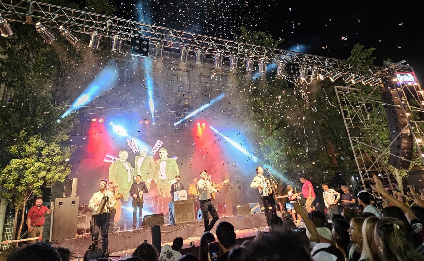 FOTO: Mumi Yadanza visitó la Fiesta de la Cerveza en Santa Fe 