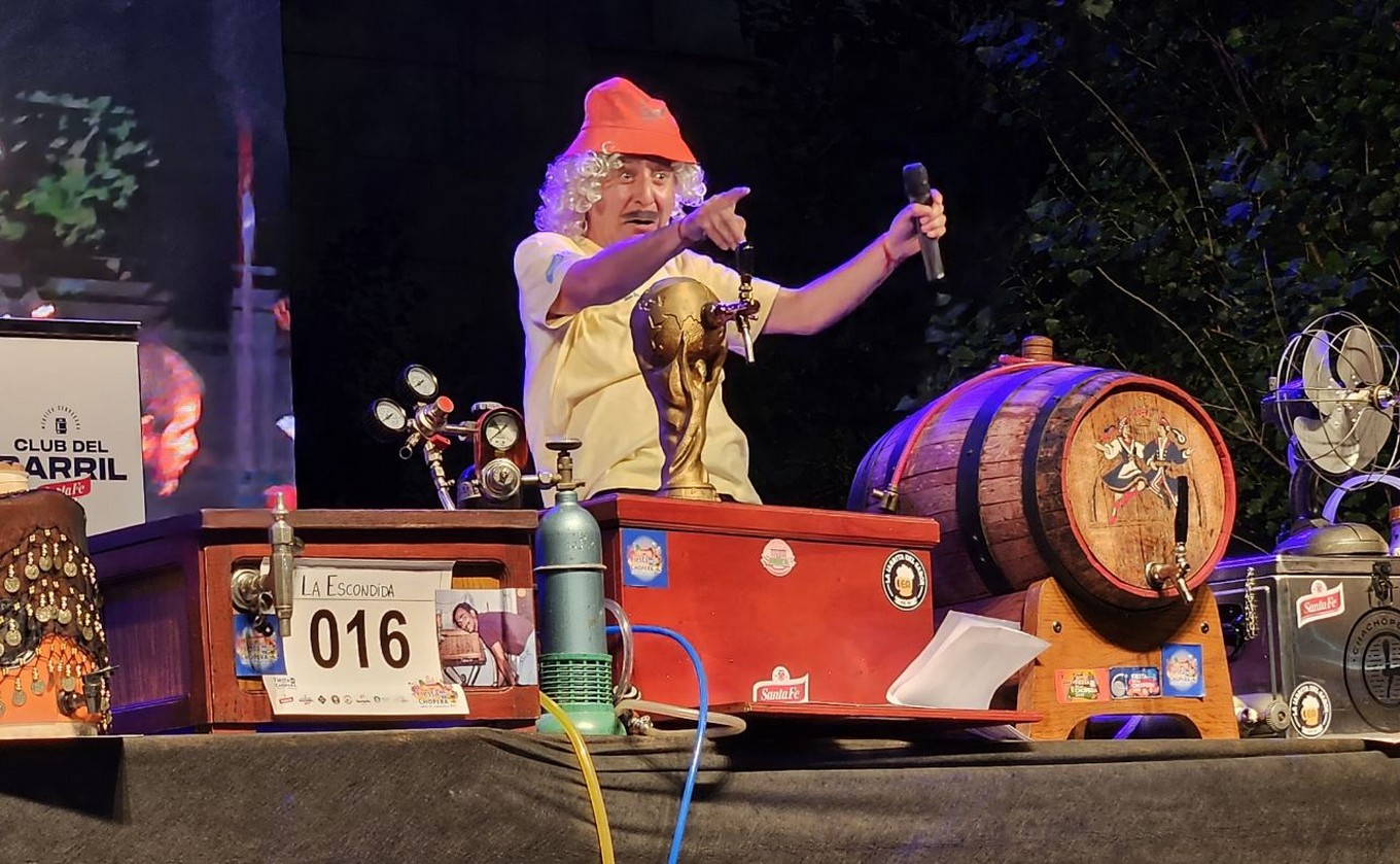 FOTO: Mumi Yadanza visitó la Fiesta de la Cerveza en Santa Fe 