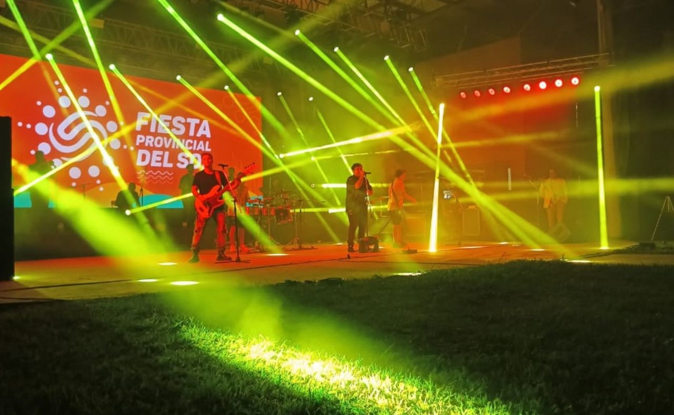 FOTO: Agustín Dadamio visitó la Fiesta Provincial del Sol en Romang. 