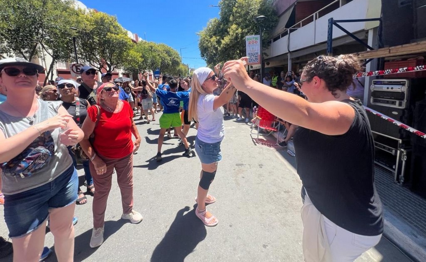 FOTO: Todo el calor de la tradicional peña de la Munich en Cosquín.