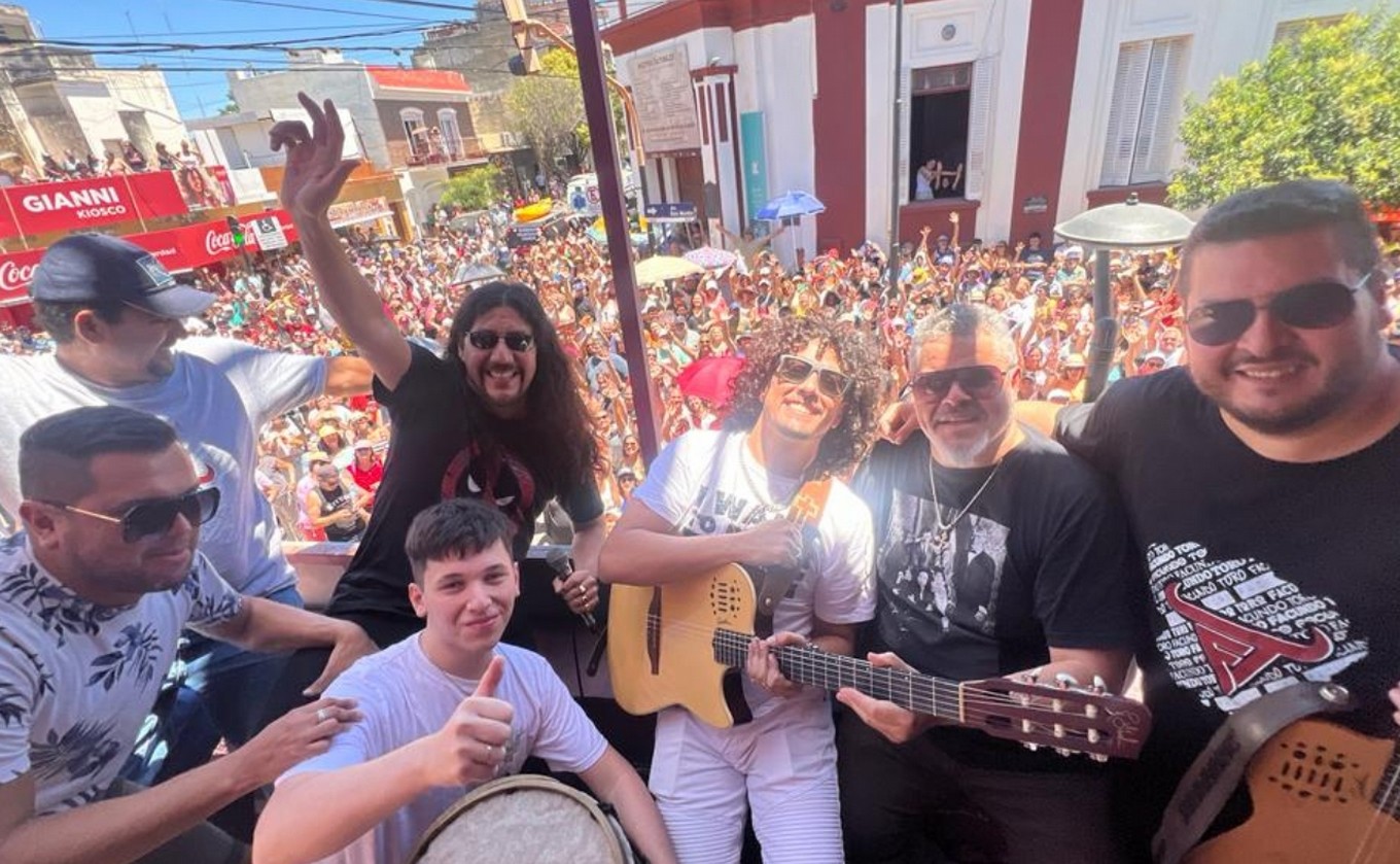 FOTO: Todo el color de la tradicional peña de la Munich en Cosquín