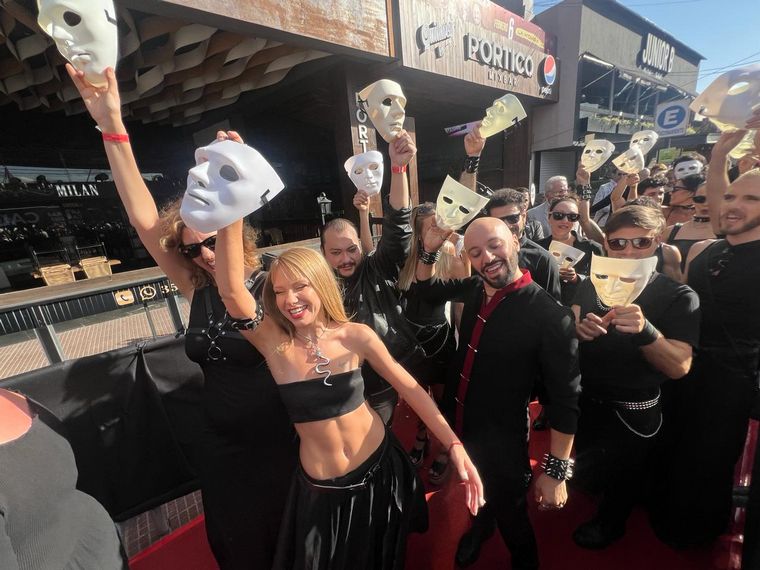 Los mejores looks y fotos de los premios Carlos 2024 en la alfombra