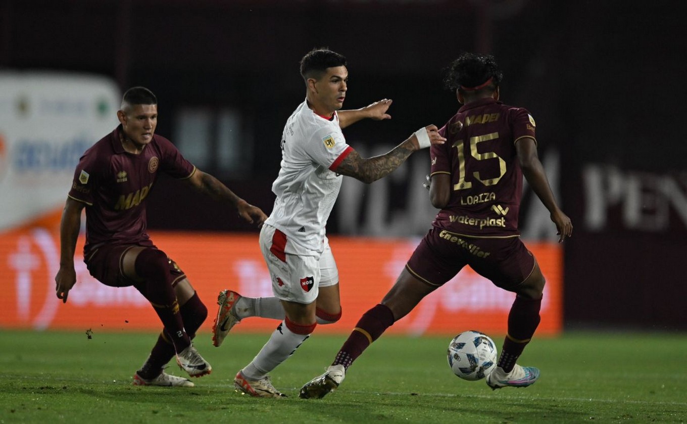 FOTO: Newell's le ganó bien 2 a 0 de visita a Lanús y tiene puntaje ideal.