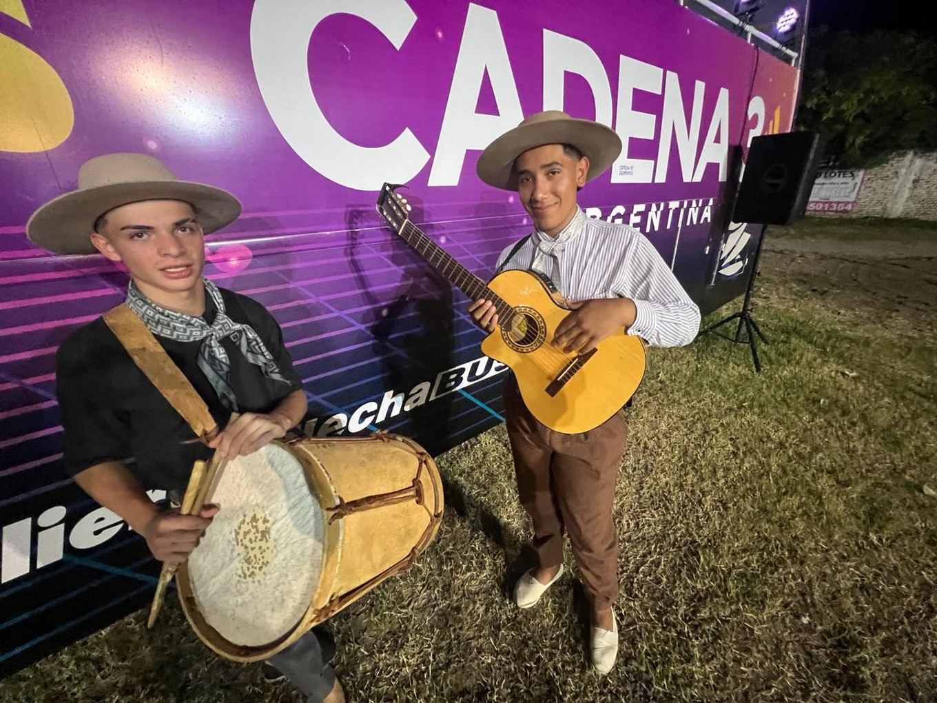 FOTO: Una nueva noche de Colectividades. 