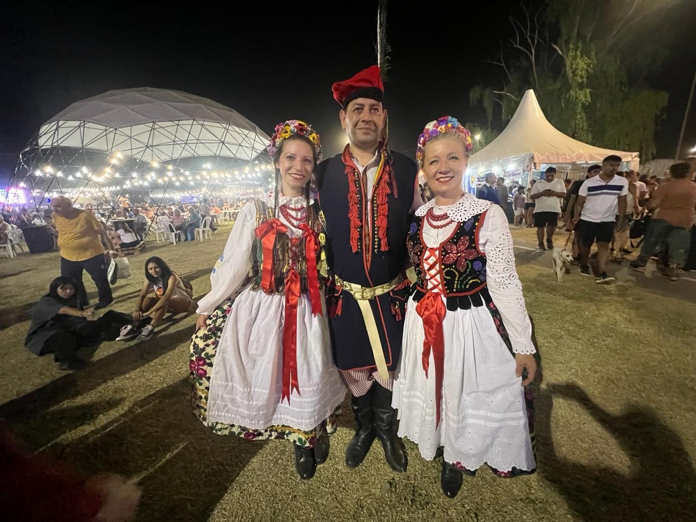 FOTO: Una nueva noche de Colectividades. 