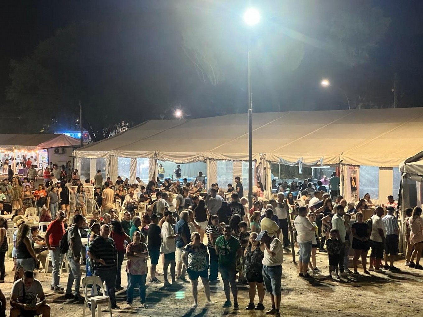 FOTO: Una nueva noche de Colectividades. 