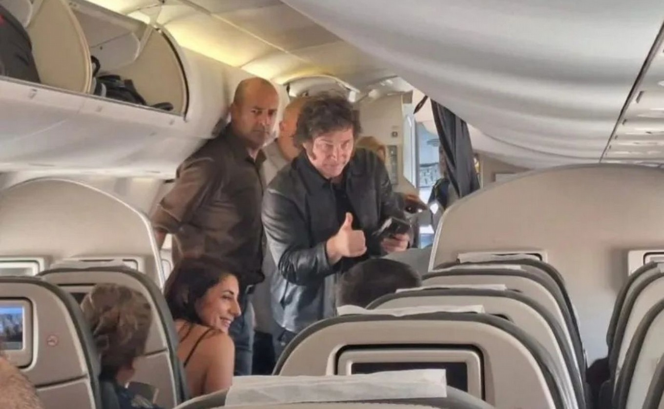 FOTO: Javier Milei en su visita a Mar del Plata para ver la obra de Fátima Flórez. 