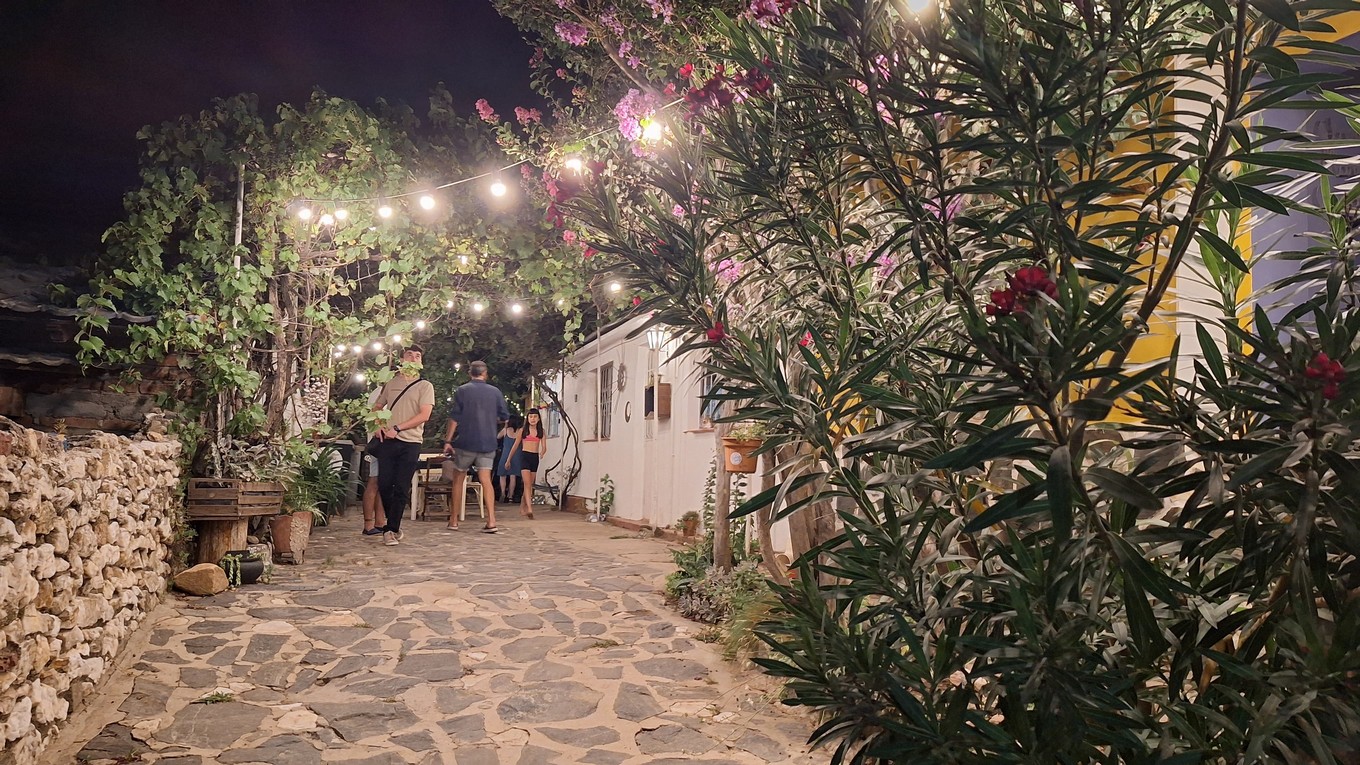 FOTO: Vuela Violeta, un rincón en el centro de Alpa Corral donde disfrutar sabores