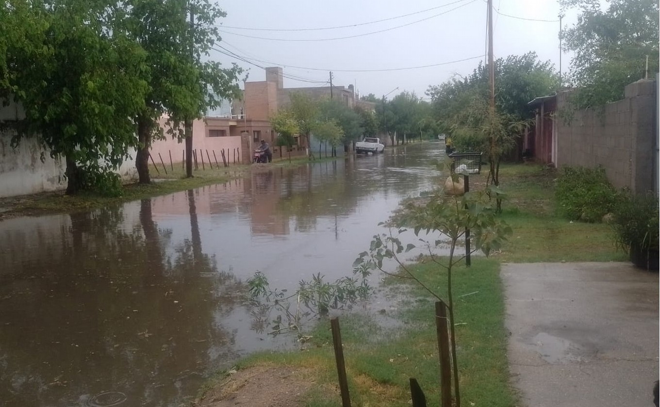 FOTO: Fuerte temporal en Villa Dolores. (Foto: Traslasierra Noticias)