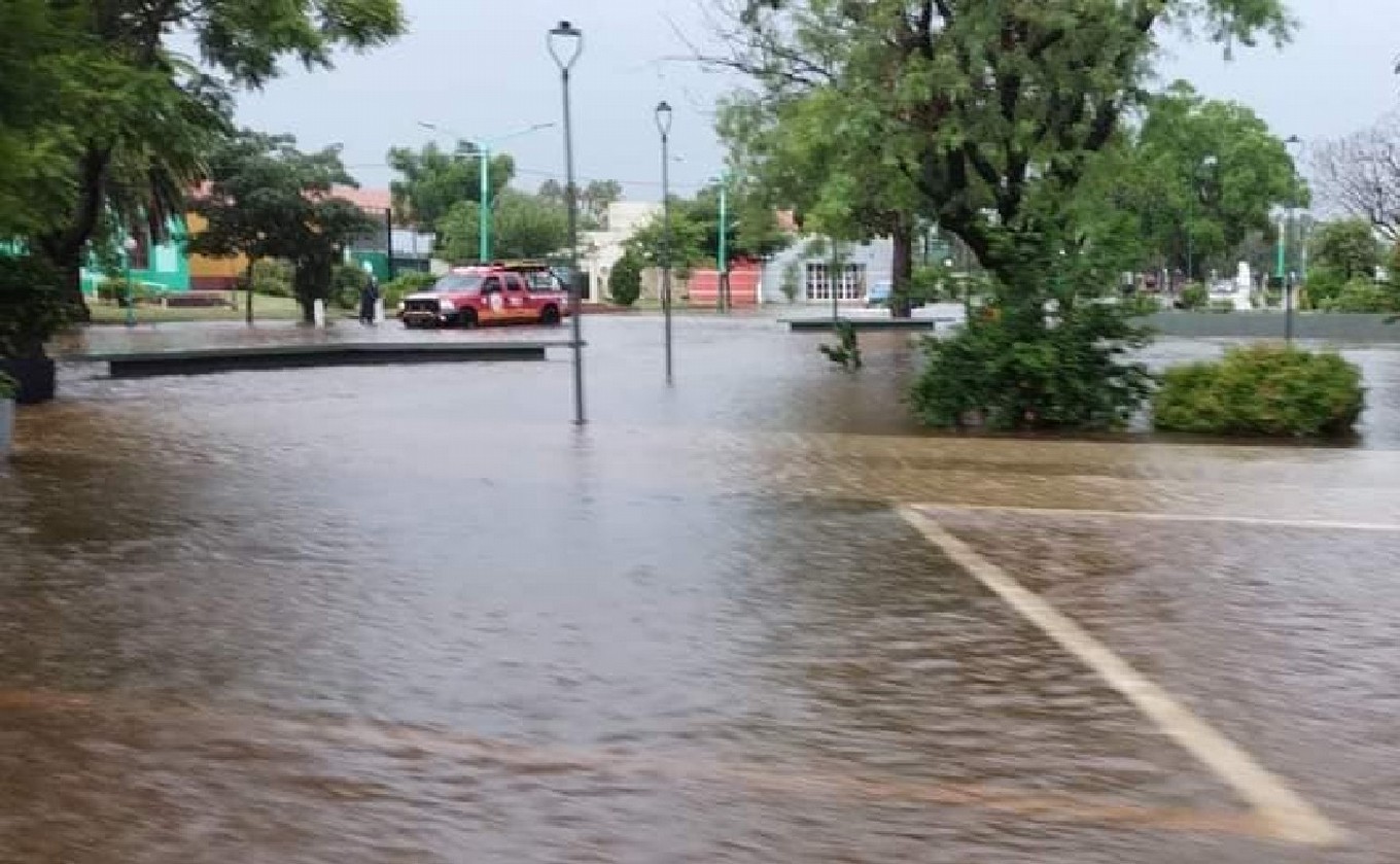 FOTO: La Para está aislada por inundaciones en la Ruta 17 tras las lluvias en Córdoba.