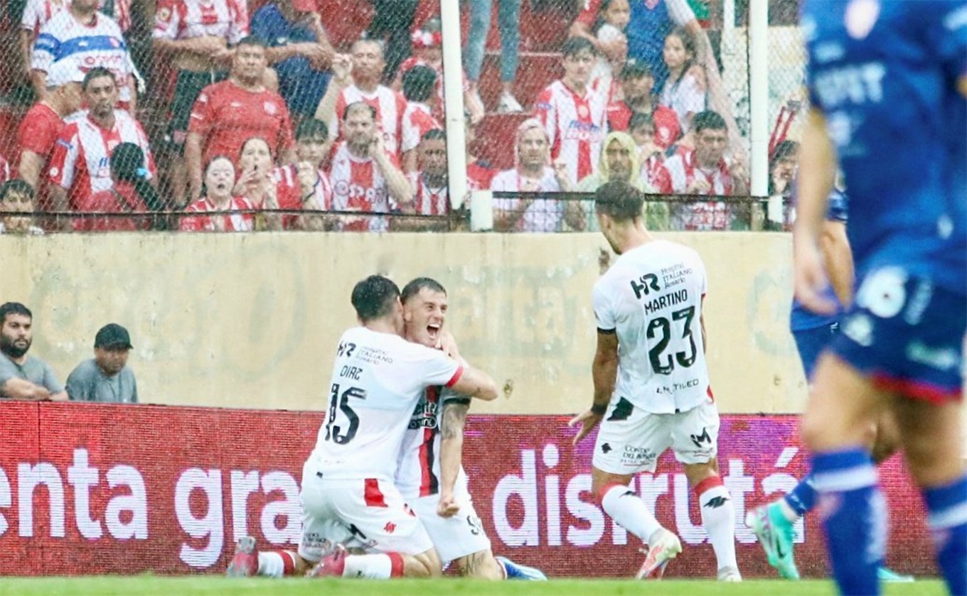 FOTO: Newell's vs. Unión de Santa Fe. Copa de la Liga 2024. 