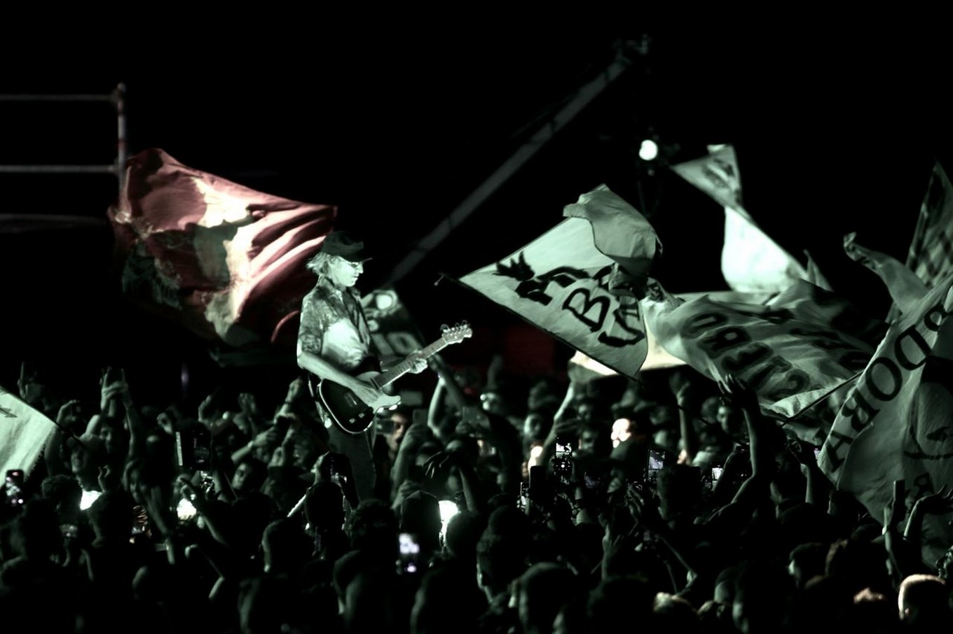 FOTO: Skay envolvió de su espíritu las sierras de Córdoba en el Cosquín Rock 2024.
