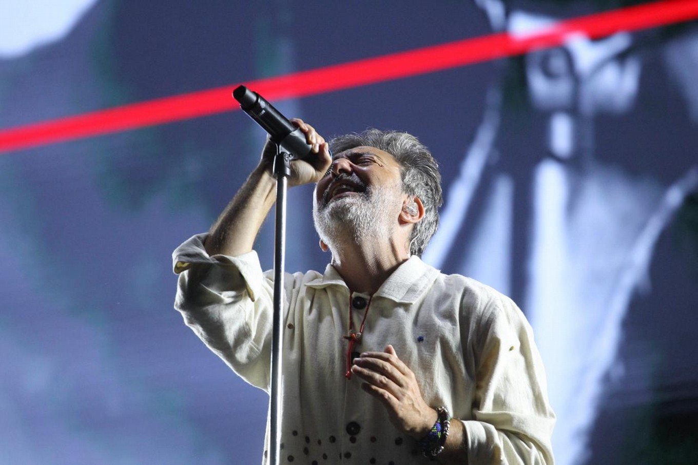 FOTO: Skay envolvió de su espíritu las sierras de Córdoba en el Cosquín Rock 2024.