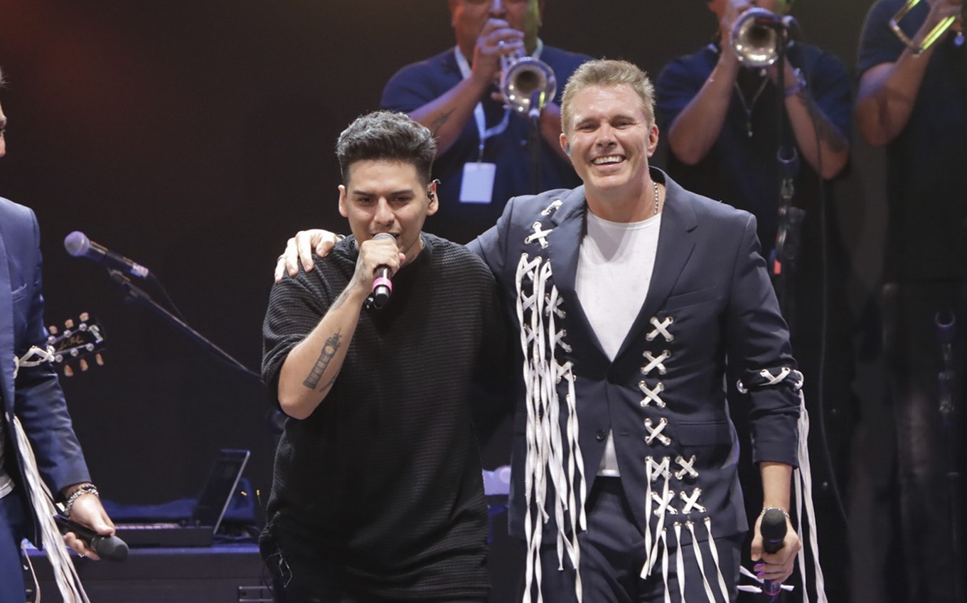 FOTO: Video: Banda XXI junto a Destino San Javier en el escenario de Villa María 