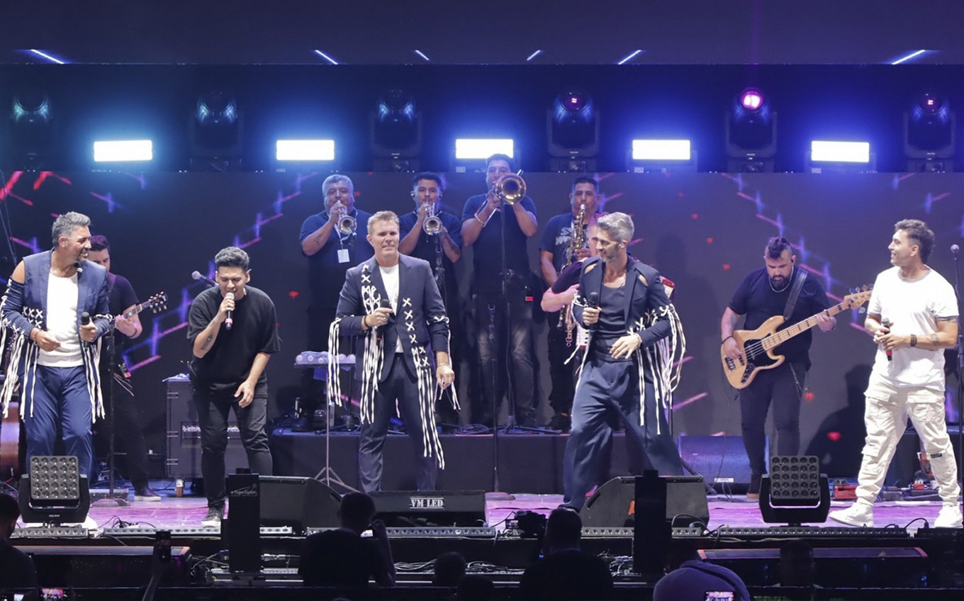 FOTO: Video: Banda XXI junto a Destino San Javier en el escenario de Villa María 
