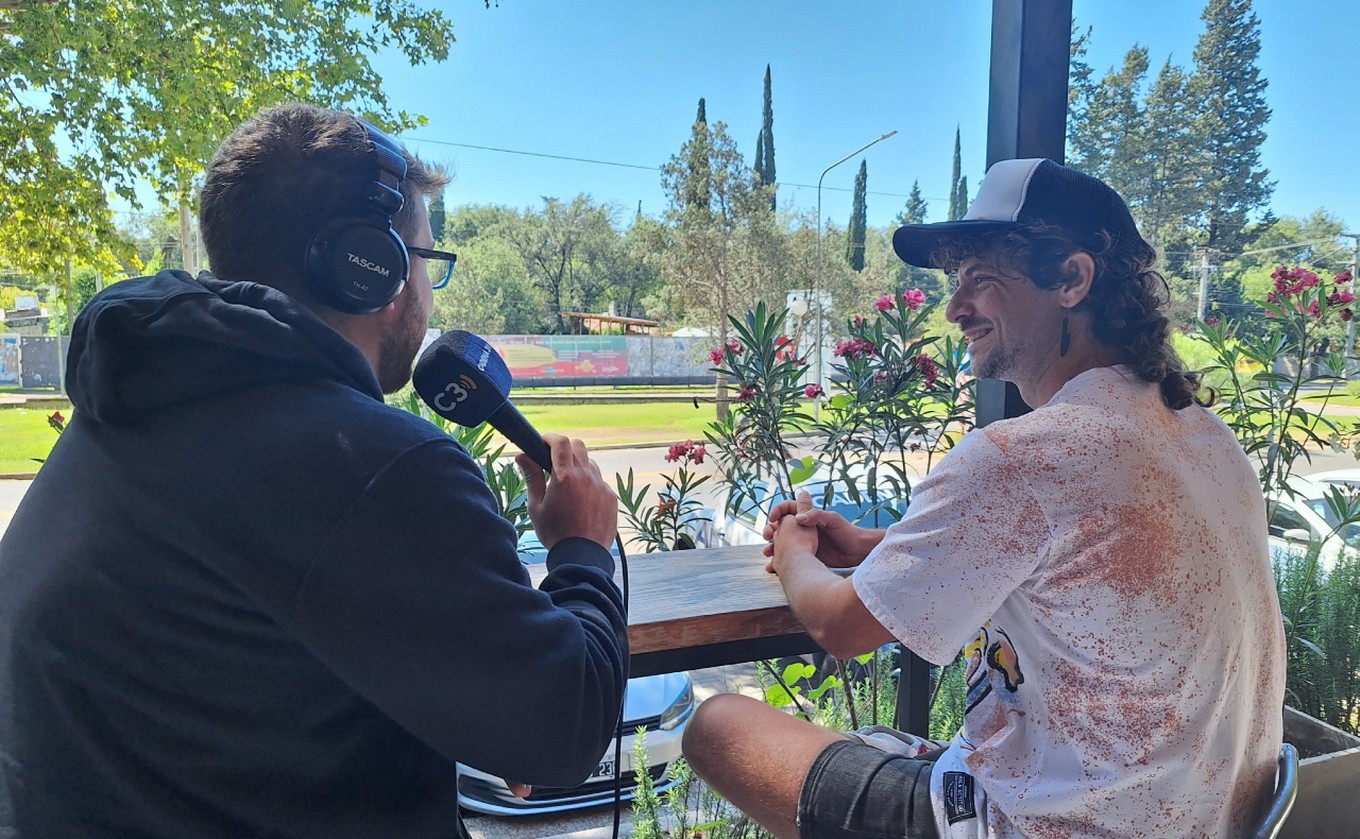 FOTO: Fran Reale junto a Alejo, uno de los dueños.