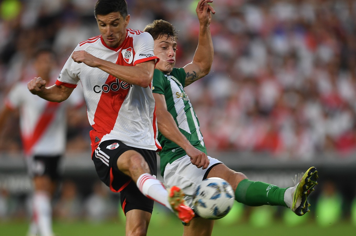 AUDIO: 1° Gol de River a Banfield (Pablo Solari)