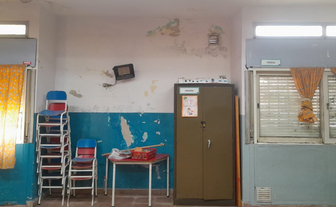 FOTO: Tomaron el colegio Juan Bautista Bustos: reclaman mejoras edilicias.