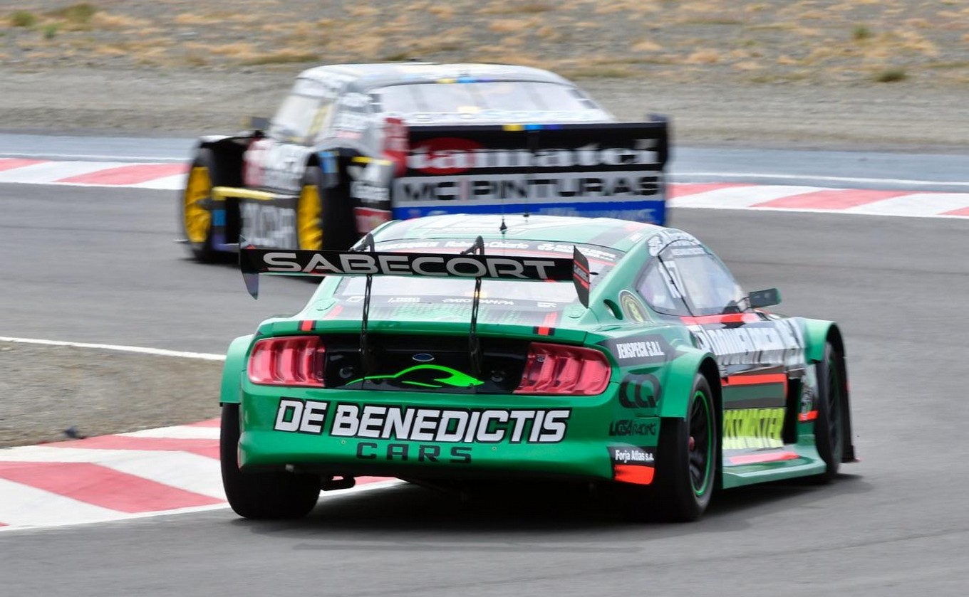 FOTO: El campeón Mariano Werner corre con su Ford Mustang