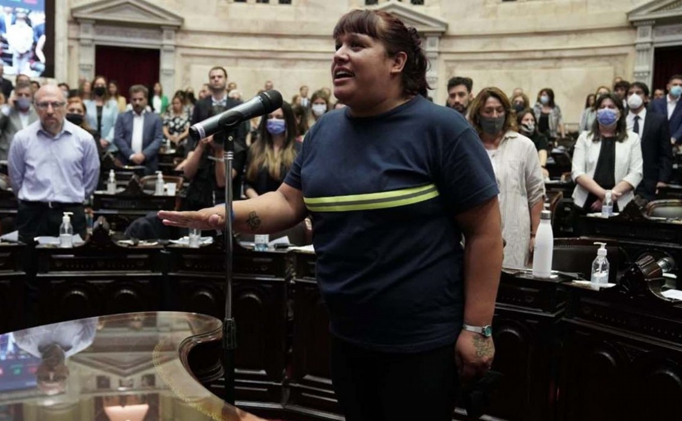 FOTO: Cruce en redes entre Diana Mondino y Natalia Zaracho.