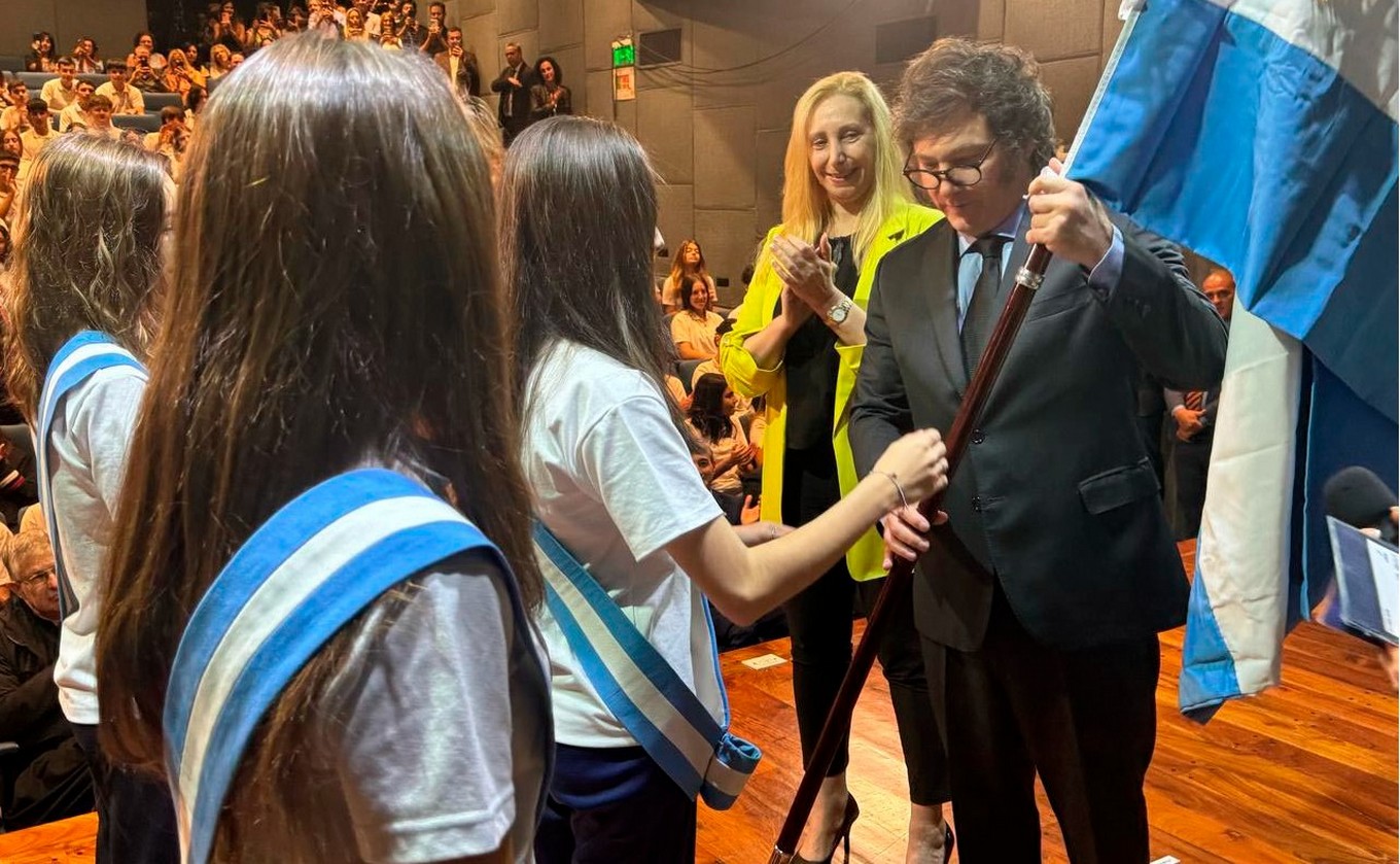 FOTO: Milei inauguró el ciclo lectivo en el colegio donde estudió. (Foto: NA)