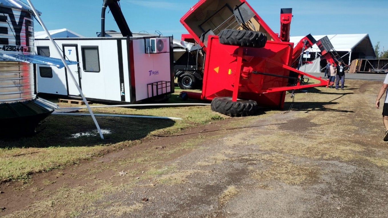 FOTO: Fuerte temporal en San Nicolás, produjo daños en la Expoagro