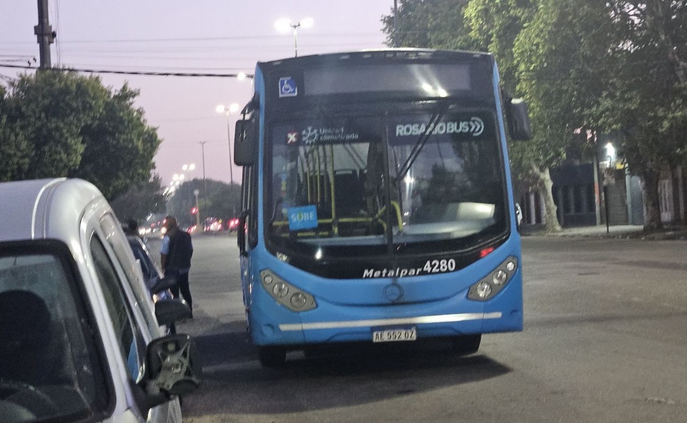 FOTO: Los colectiveros interrumpieron el servicio y regresaron al galpón.