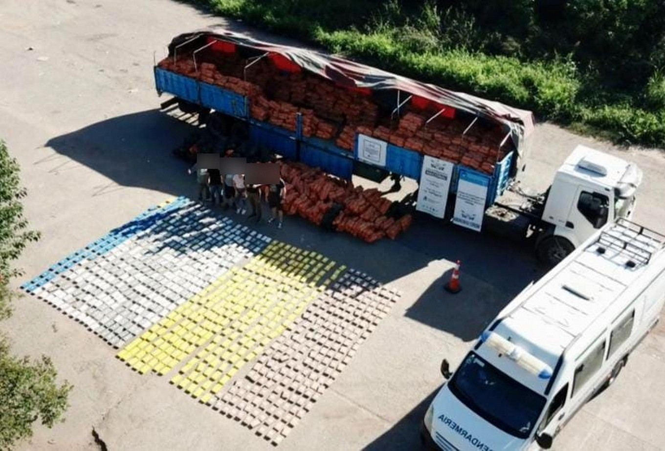 FOTO: Secuestraron más de 860 kilos de cocaína camuflados en un cargamento de zapallos.