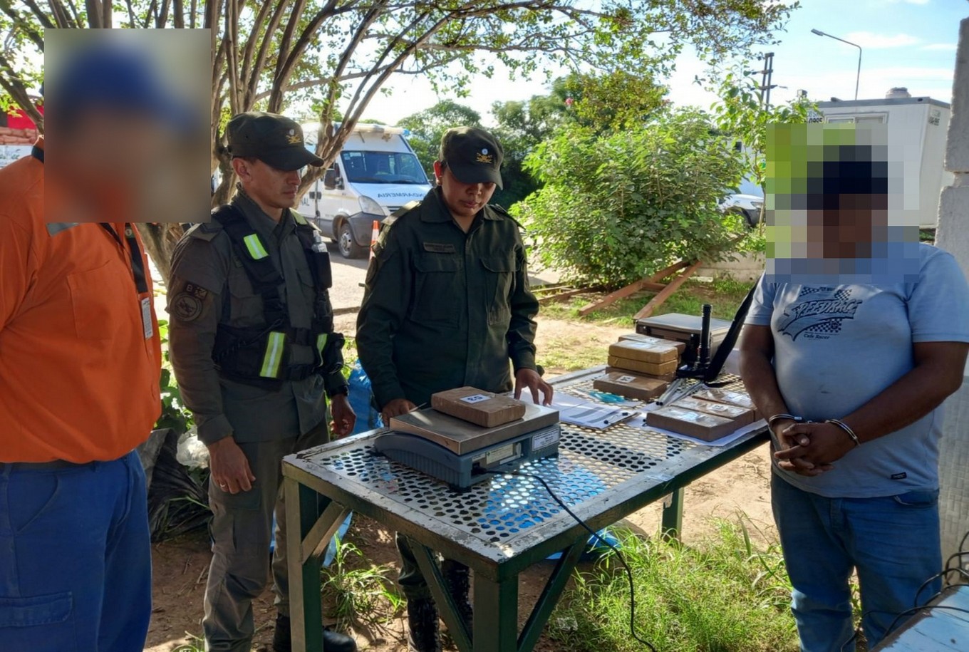 FOTO: Secuestraron más de 860 kilos de cocaína camuflados en un cargamento de zapallos.