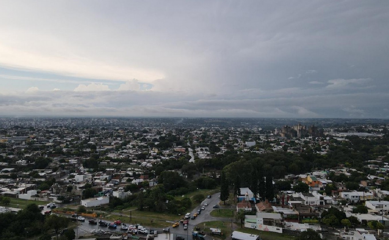 FOTO: La lluvia de este miércoles en Córdoba. (Foto: Celeste Benecchi/Cadena 3)