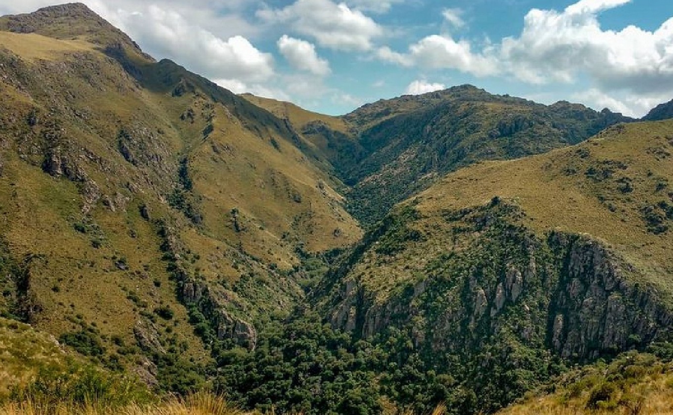 FOTO: Rescataron a los turistas perdidos en el Cerro Uritorco. (Foto: Policía de Córdoba)