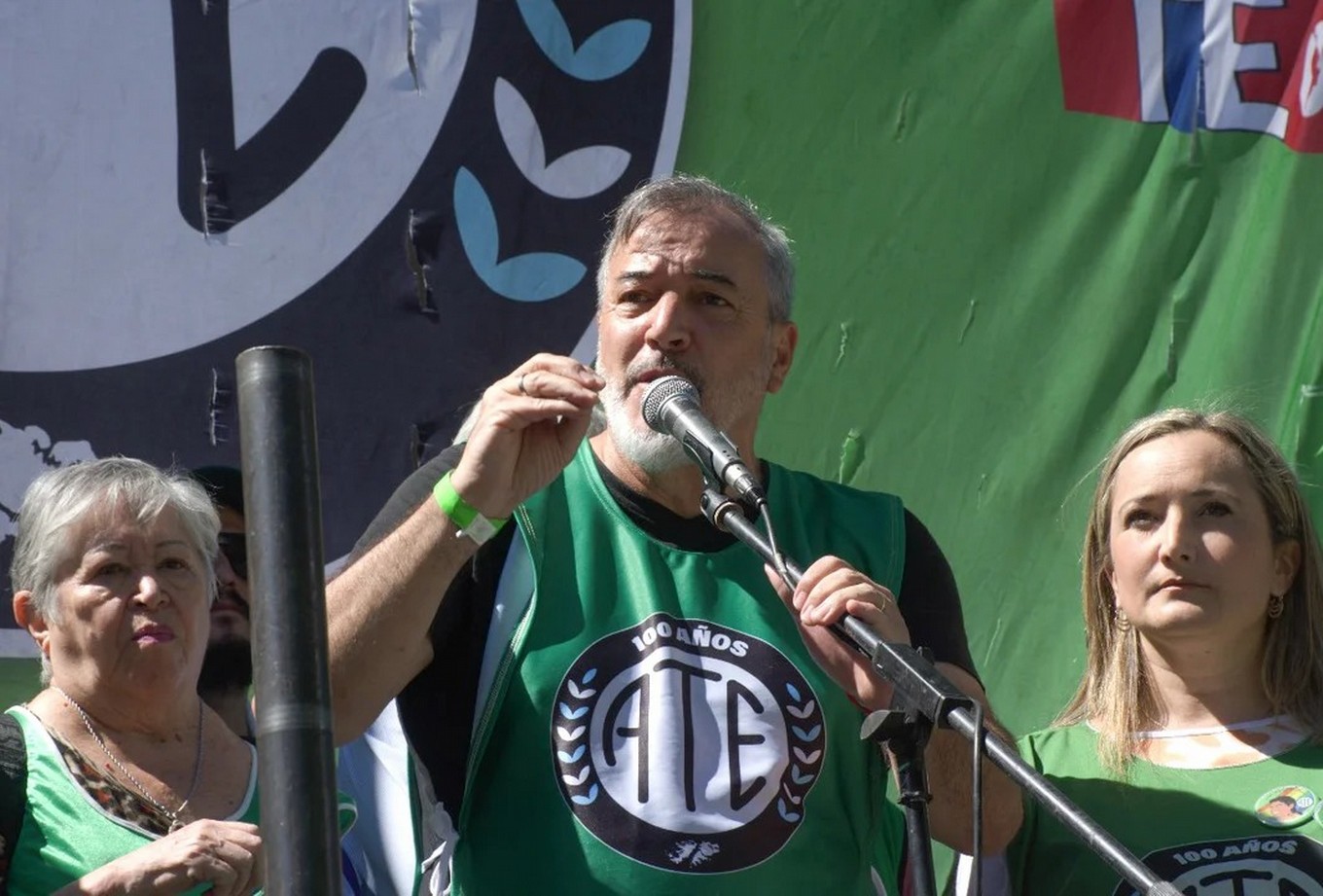FOTO: Protesta de ATE por los despidos en el Estado. (Foto: NA)