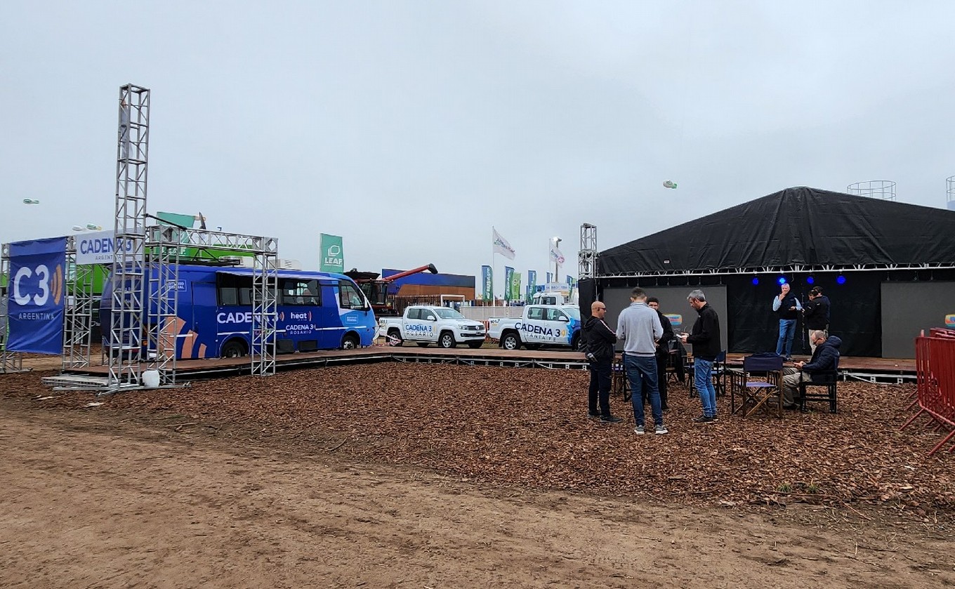 FOTO: "La Sole" Pastorutti en el stand de Cadena 3 en Agroactiva 2023.
