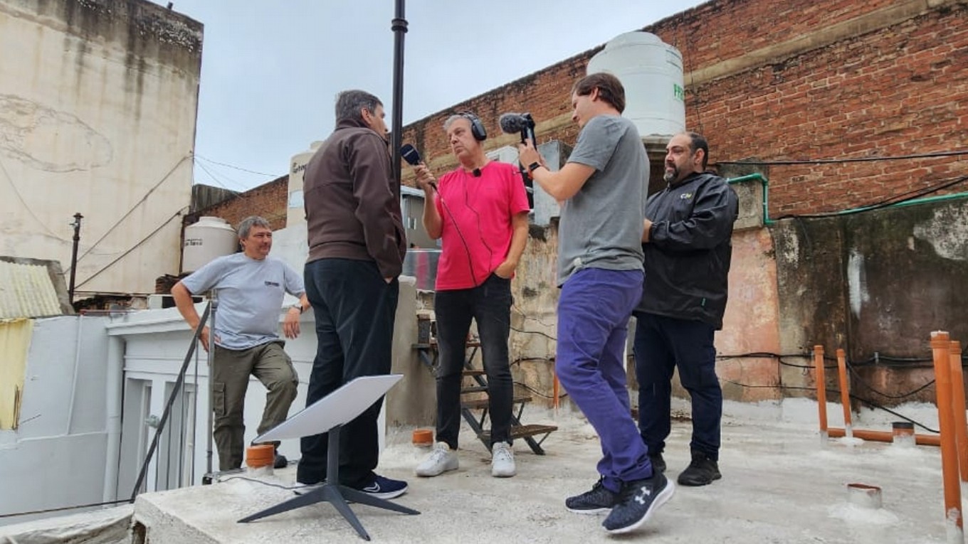 FOTO: Cadena 3, la primera radio argentina en transmitir con Starlink