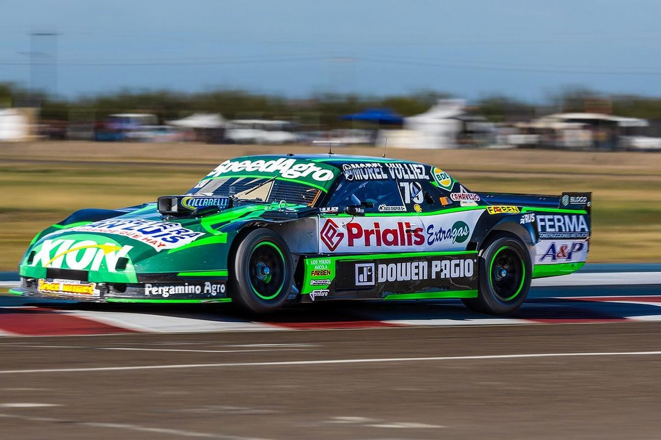 FOTO:  Ledesma y el Chevrolet Camaro al frente en el primer ensayo