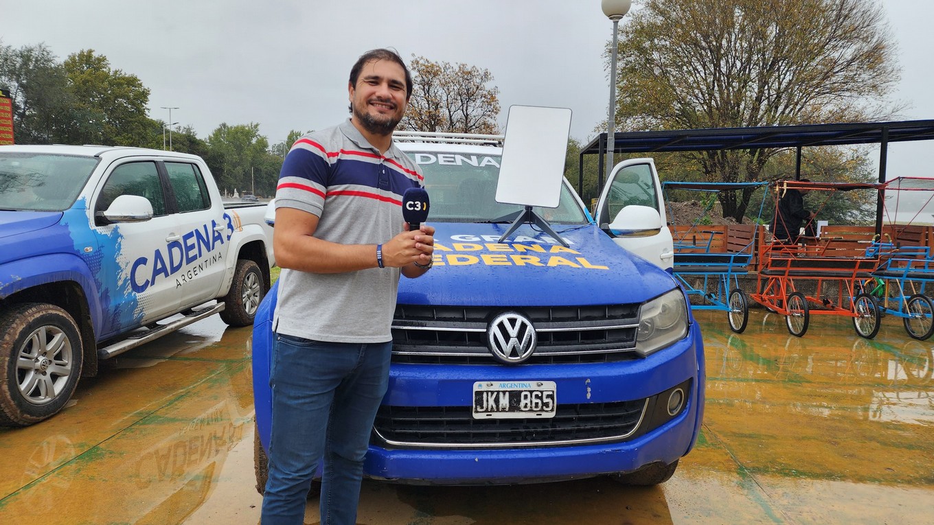 AUDIO: Cadena 3 transmitió con Starlink bajo la lluvia y desde la Plaza Federal