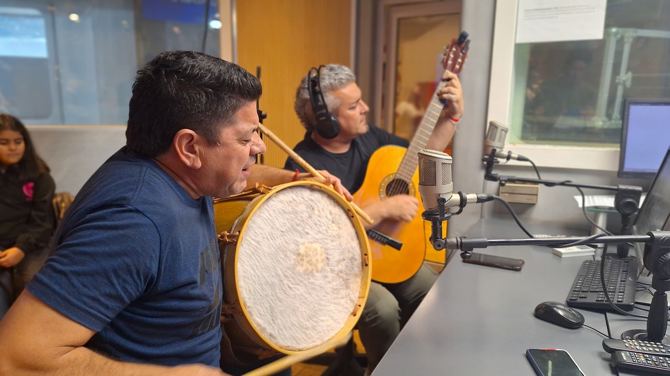 FOTO: Los Duarte llenaron de folklore los estudios de Cadena 3 anticipando su peña