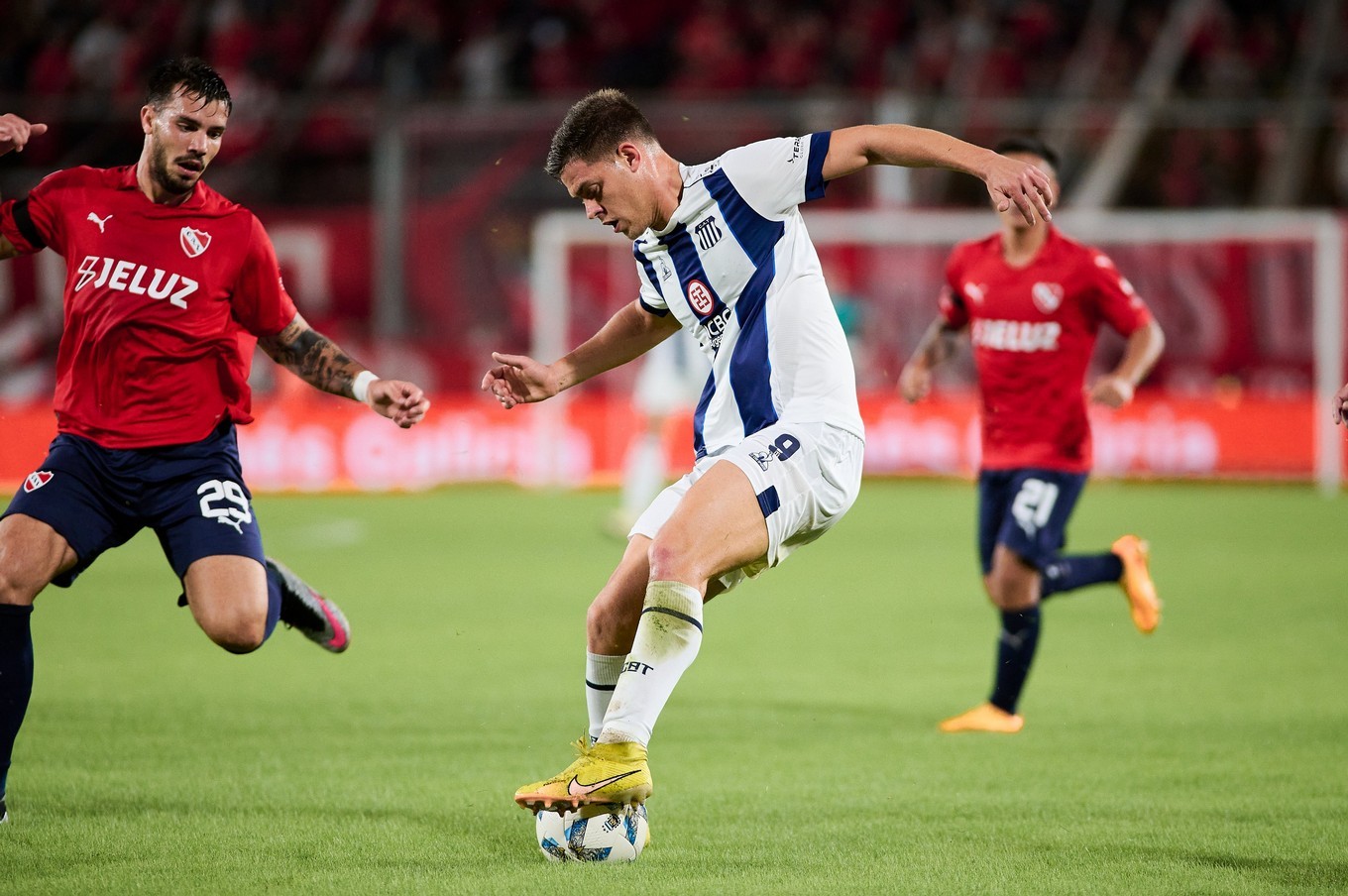 FOTO: Independiente vs Talleres, un duelo por Copa de la Liga. @CATalleresdecba