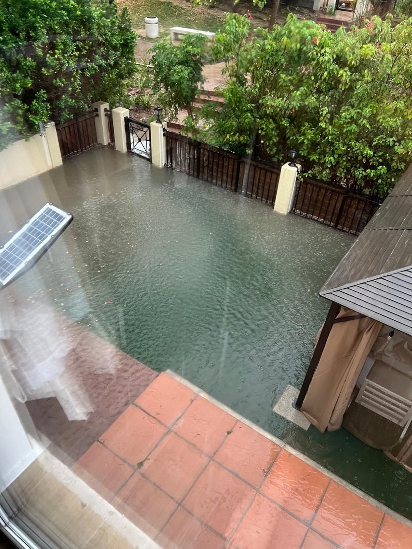 FOTO: Dubái tras las severas inundaciones causa dudas la siembra de nubes