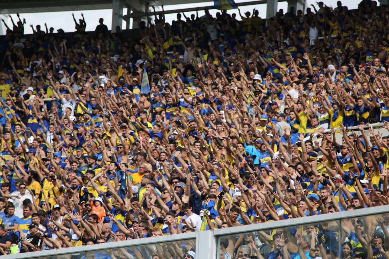 FOTO: Los hinchas de Boca y River ya en el Kempes en la previa del partido. 