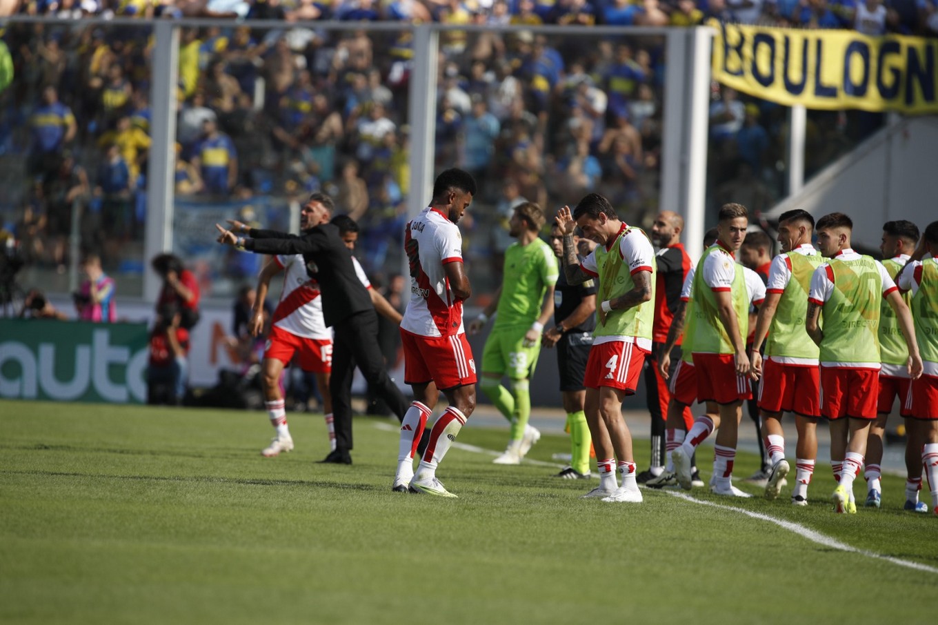 FOTO: Boca y River se enfrentan en el Kempes. 